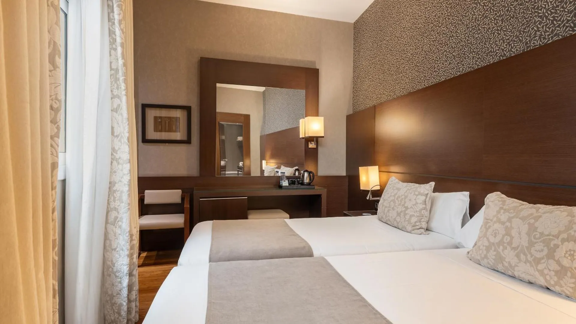 Barcelona Hotel Colonial 4*,