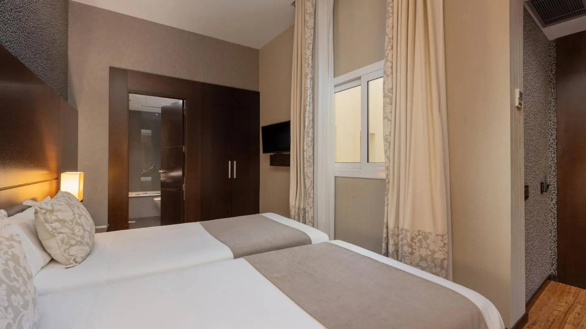 Barcelona Hotel Colonial 4*,  Spanien